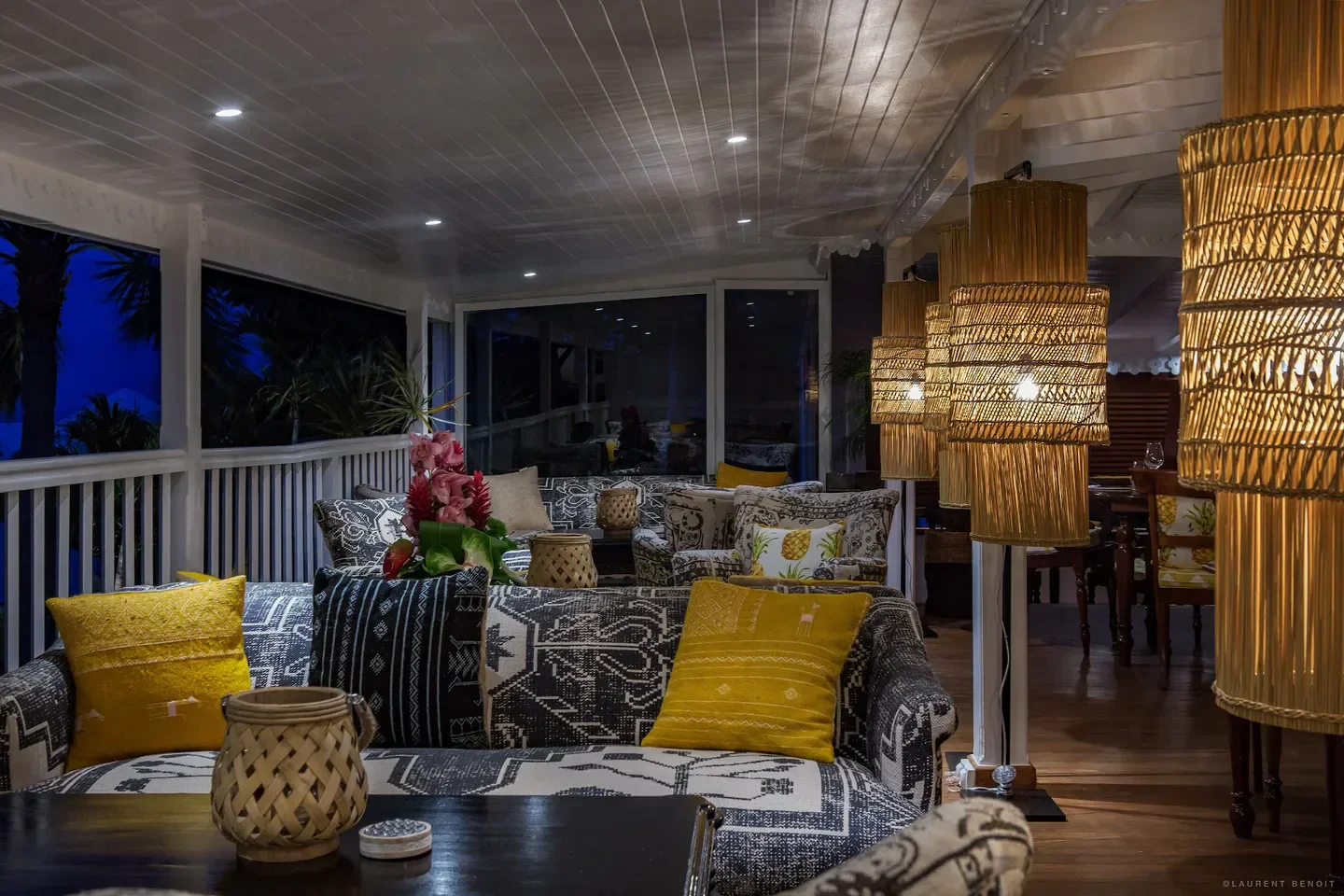 Cozy seating area at Dolce Vita restaurant in St. Barts, featuring warm lighting and decor.